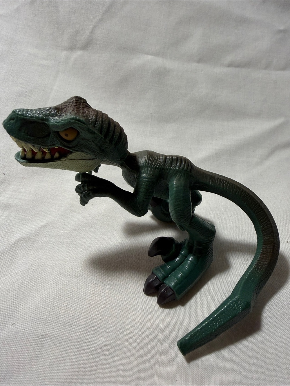 JURASSIC WORLD Bendy Biters Velociraptor  Jurassic Park Mattel 2020